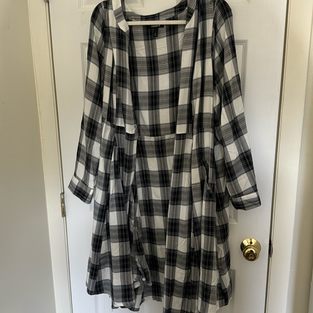 Torrid Button Front Kimono - Voile Plaid Black size 3 (22-24)